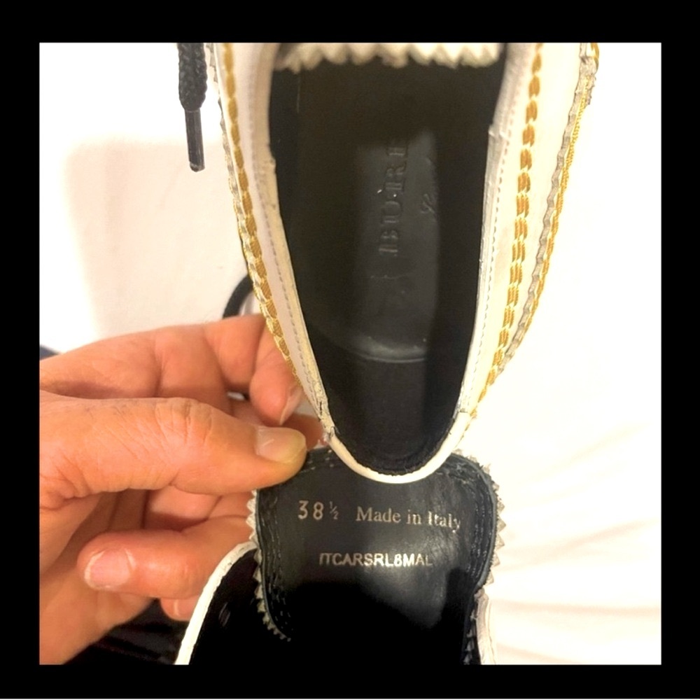 Burberry Stylish leather Cream and Black Women’s Shoes
NWOT - Picture 13 of 14